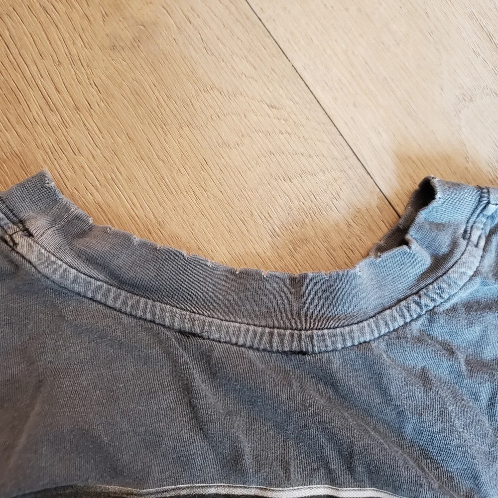 Elvis Presley Cropped Motorcycle Print Long Sleeve - Picture 3 of 7